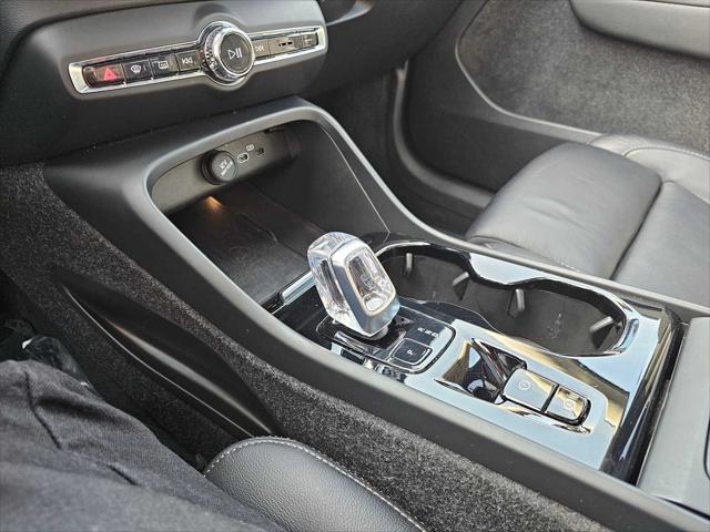 2023 Volvo XC40 B4 Plus Bright Theme