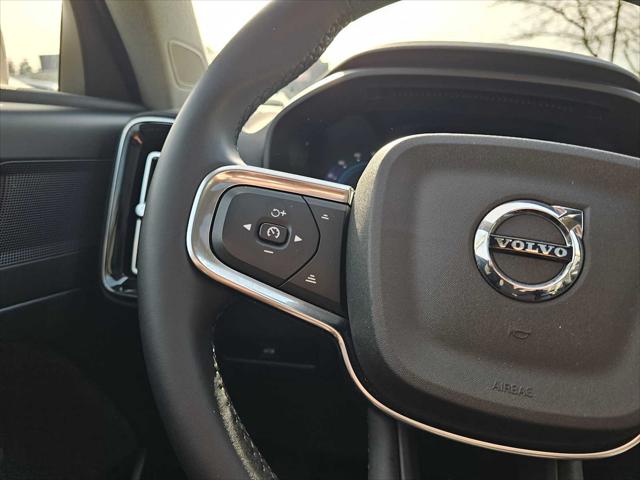 2023 Volvo XC40 B4 Plus Bright Theme