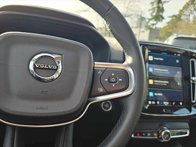 2023 Volvo XC40 B4 Plus Bright Theme