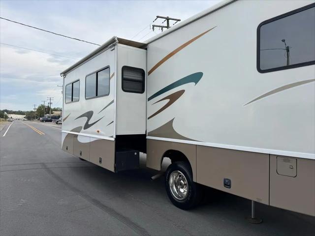 2007 Ford F-53 Base