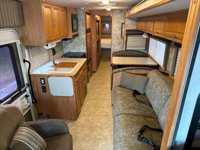 2007 Ford F-53 Base