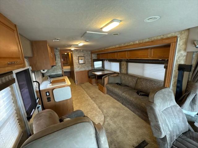2007 Ford F-53 Base