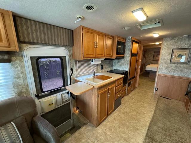 2007 Ford F-53 Base