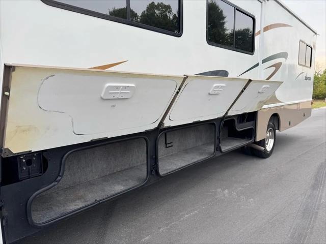 2007 Ford F-53 Base