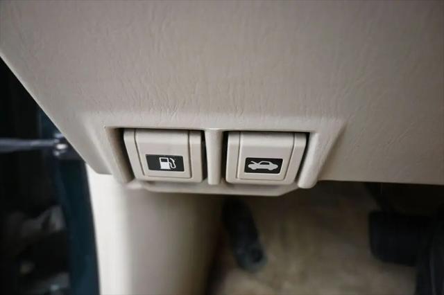 2004 Toyota Land Cruiser Base