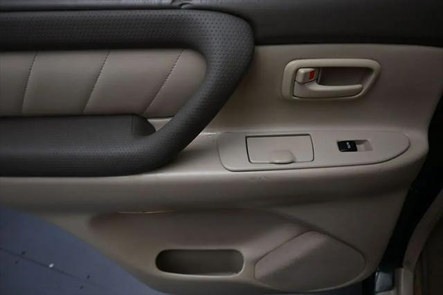 2004 Toyota Land Cruiser Base