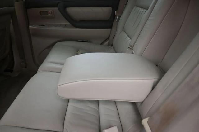 2004 Toyota Land Cruiser Base