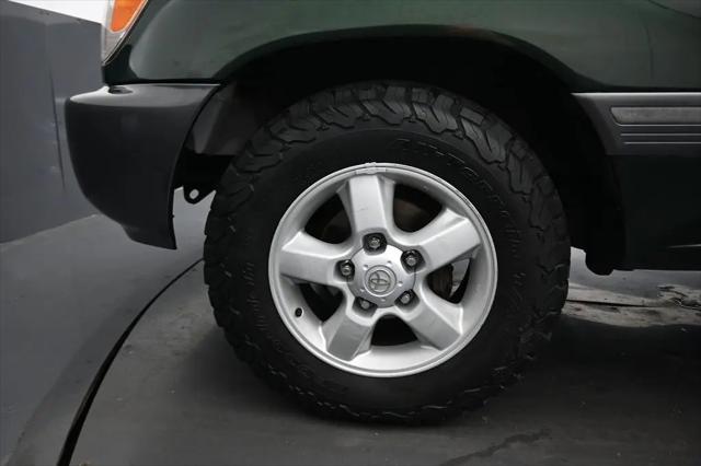 2004 Toyota Land Cruiser Base