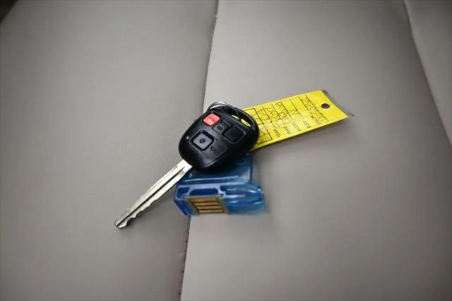 2004 Toyota Land Cruiser Base