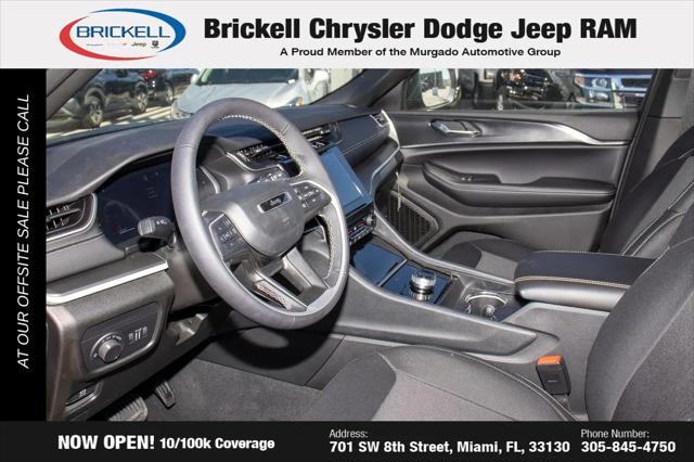 2025 Jeep Grand Cherokee L Laredo 4x2