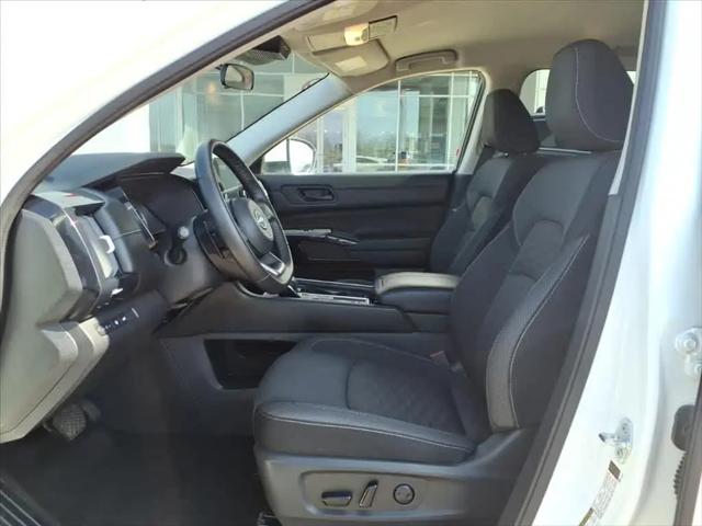 2025 Nissan Pathfinder SV FWD