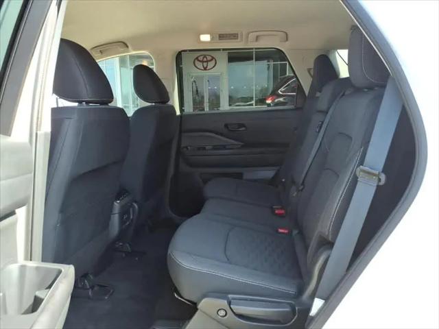 2025 Nissan Pathfinder SV FWD