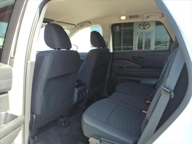 2025 Nissan Pathfinder SV FWD