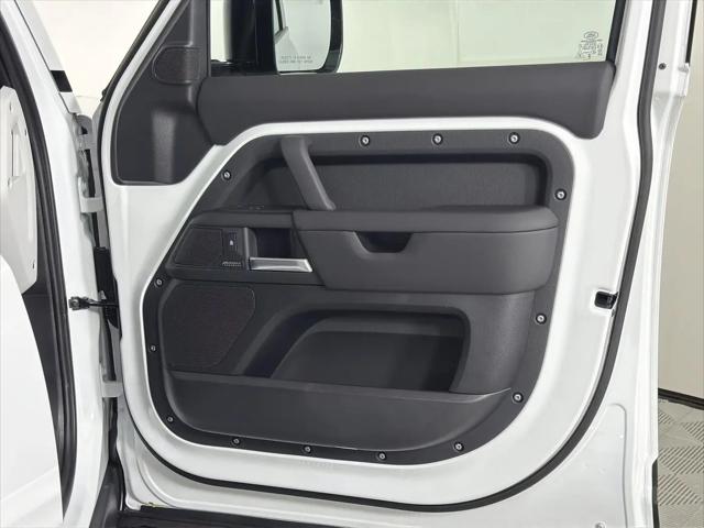 2026 Land Rover Defender P400 X-Dynamic SE