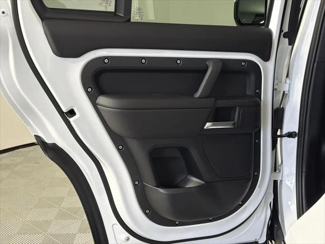 2026 Land Rover Defender P400 X-Dynamic SE