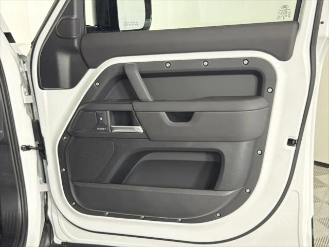 2026 Land Rover Defender P400 X-Dynamic SE