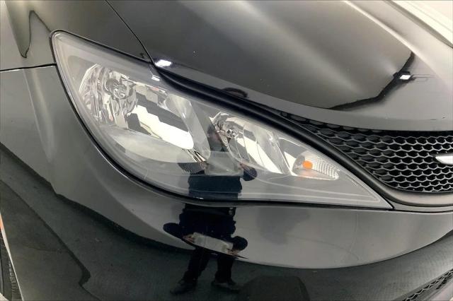 2024 Chrysler Voyager LX