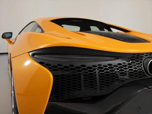 2023 McLaren Artura TechLux