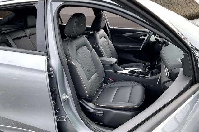 2026 Buick NV Avenir FWD