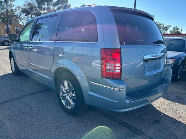 2010 Chrysler Town & Country Limited
