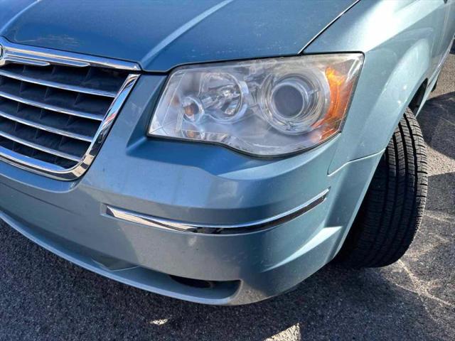 2010 Chrysler Town & Country Limited