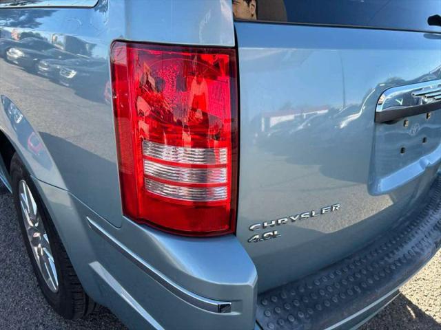 2010 Chrysler Town & Country Limited