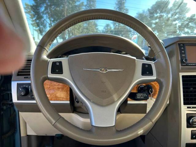2010 Chrysler Town & Country Limited