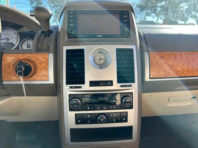 2010 Chrysler Town & Country Limited