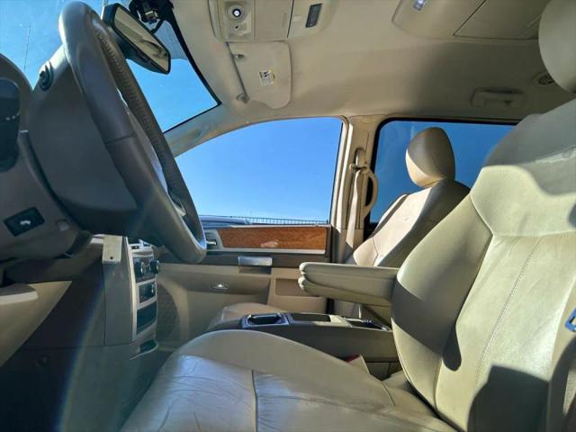 2010 Chrysler Town & Country Limited
