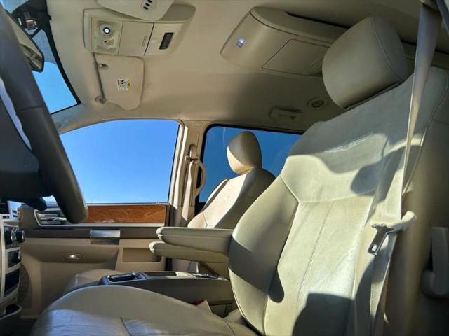 2010 Chrysler Town & Country Limited