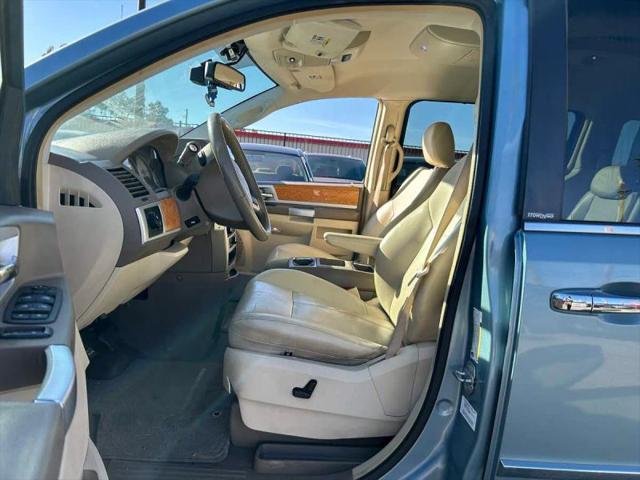 2010 Chrysler Town & Country Limited