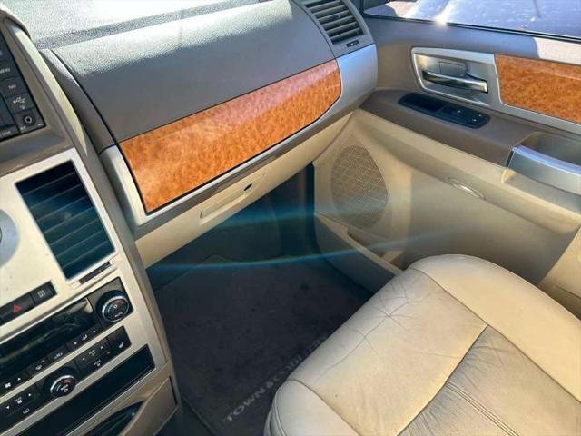 2010 Chrysler Town & Country Limited