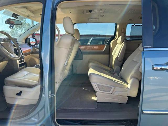2010 Chrysler Town & Country Limited