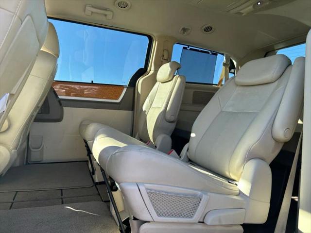 2010 Chrysler Town & Country Limited