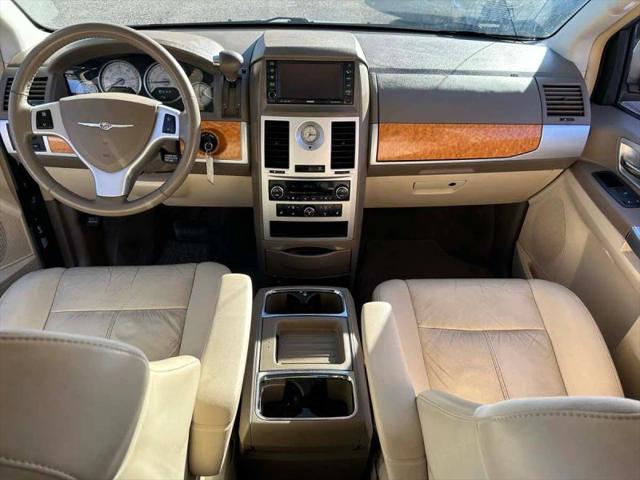 2010 Chrysler Town & Country Limited