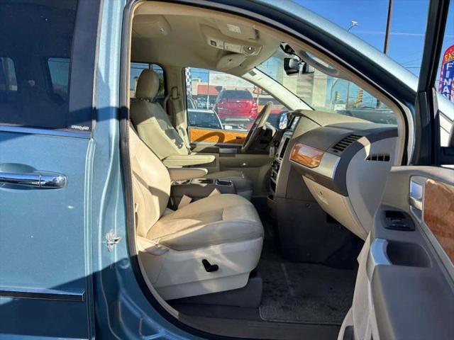 2010 Chrysler Town & Country Limited