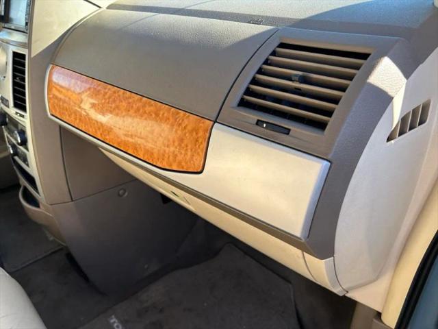 2010 Chrysler Town & Country Limited