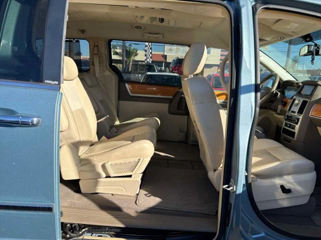 2010 Chrysler Town & Country Limited