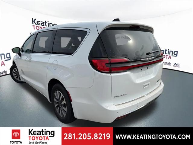 2024 Chrysler Pacifica Hybrid Select