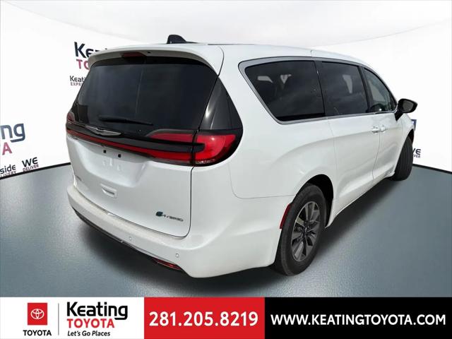 2024 Chrysler Pacifica Hybrid Select
