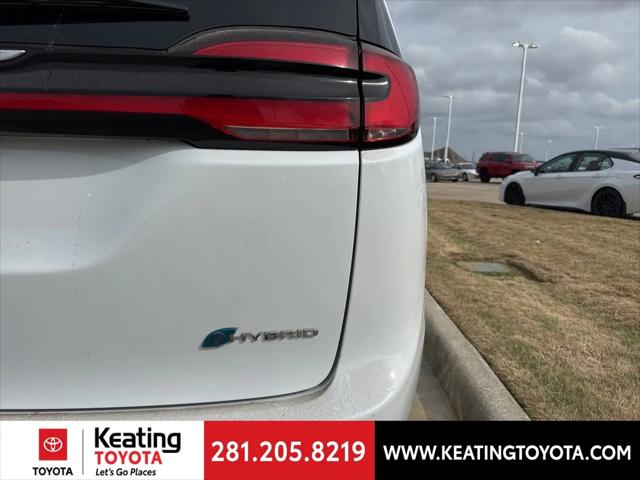 2024 Chrysler Pacifica Hybrid Select
