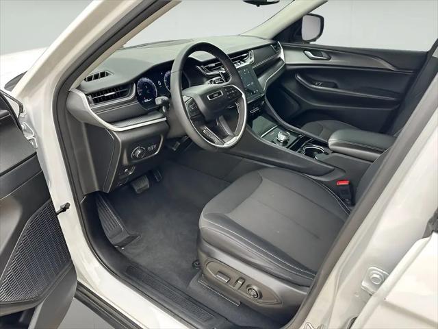 2023 Jeep Grand Cherokee L Laredo 4x4