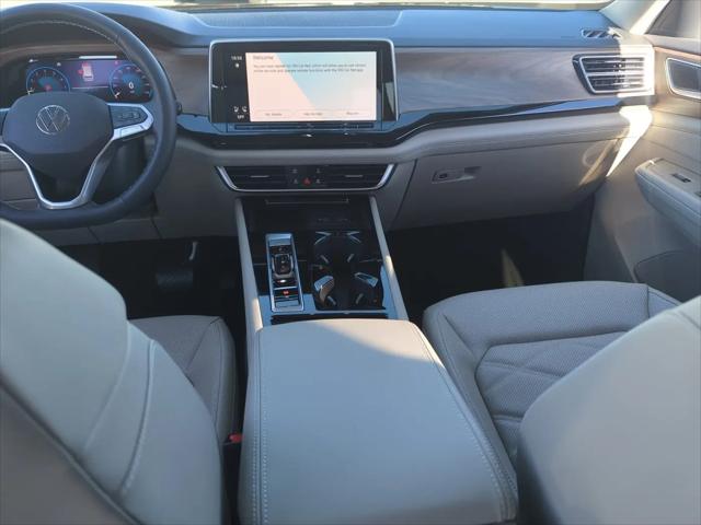 2026 Volkswagen Atlas SE with Technology