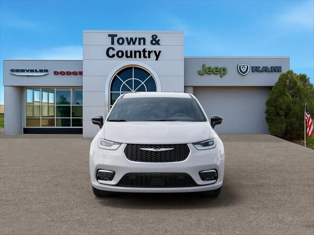 2026 Chrysler Pacifica Select AWD