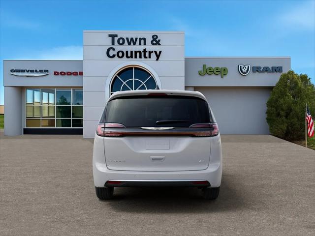 2026 Chrysler Pacifica Select AWD