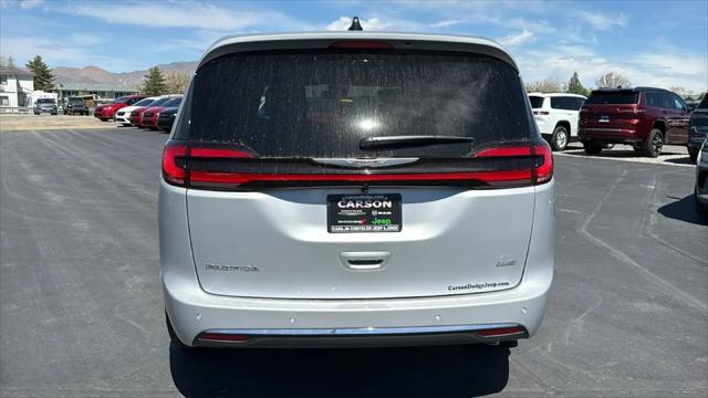 2026 Chrysler Pacifica Select AWD