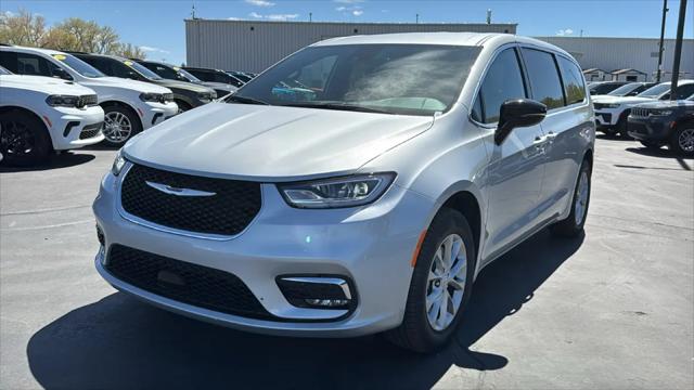 2026 Chrysler Pacifica Select AWD