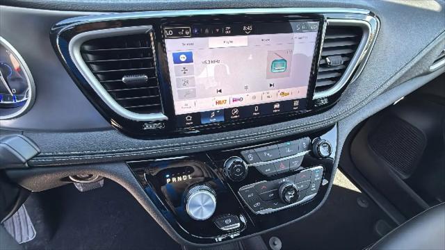 2026 Chrysler Pacifica Select AWD