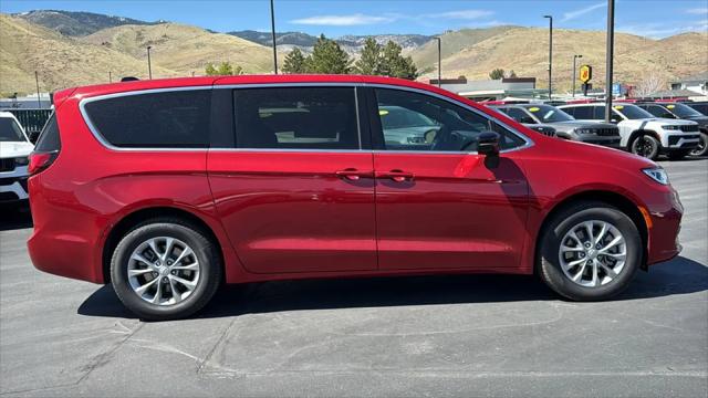 2026 Chrysler Pacifica Select AWD