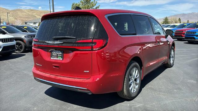 2026 Chrysler Pacifica Select AWD